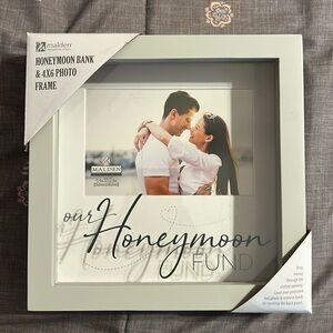 Honeymoon bank and 4 x 6 photo frame weddings